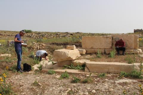 Examen des pierres de taille du « mausolée nord »